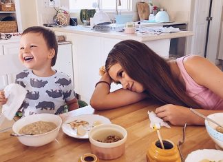 Karolina Protsenko eating breakfast with family | New Vlog Karolina Protsenko