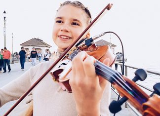 Creep cover – Karolina Protsenko – Street Performance Creep cover by Karolina Protensko