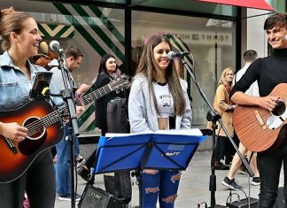Hallelujah cover by amazing busker Allie Sherlock ft Saibh Skelly Hallelujah cover by Allie Sherlock