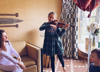 Karolina Protsenko played ‘Can’t Help Falling in love’ song for her mother Karolina Protsenko surprised her mother