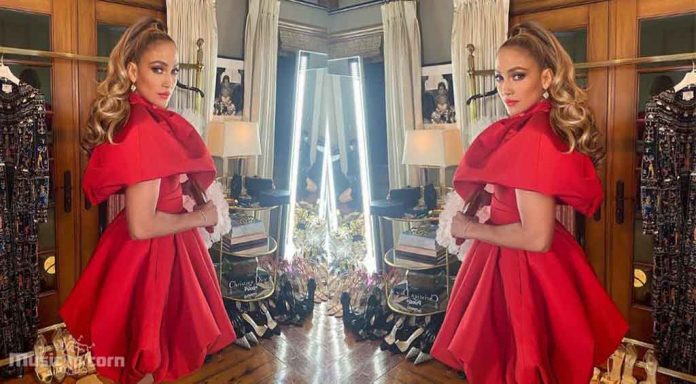 Jennifer Lopez red hot dress at the People's Choice Awards