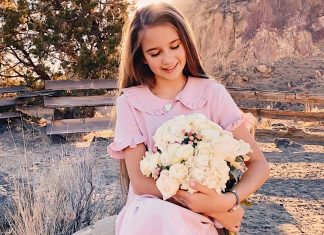 Karolina Protsenko made a bouquet for her mom’s birthday – vlog Karolina Protsenko made a bouquet for her mom