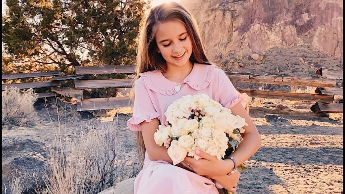 Karolina Protsenko made a bouquet for her mom