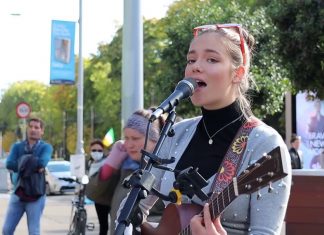 Hurt – emotional song by amazing  busker Allie Sherlock Hurt cover by Allie Sherlock