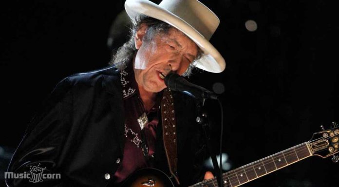 Bob Dylan sells his whole songwritings