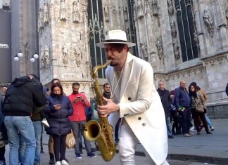 LAMBADA – Street Performance by Daniel Vitale Sax – Milan LAMBADA performance by Daniele Vitale Sax