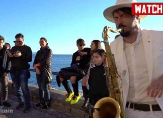 “River Flows in You” STREET SAX PERFORMANCE – Daniele Vitale Sax "River Flows in You" STREET SAX PERFORMANCE