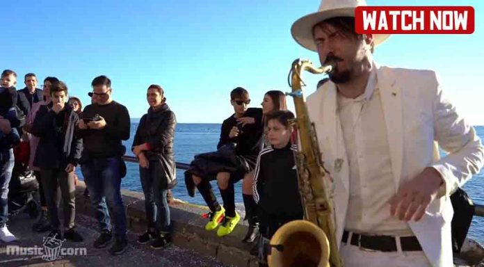 "River Flows in You" STREET SAX PERFORMANCE