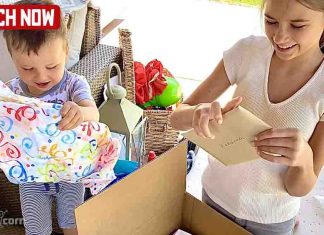 Karolina unboxing presents from her fans Karolina unboxing presents from her fans