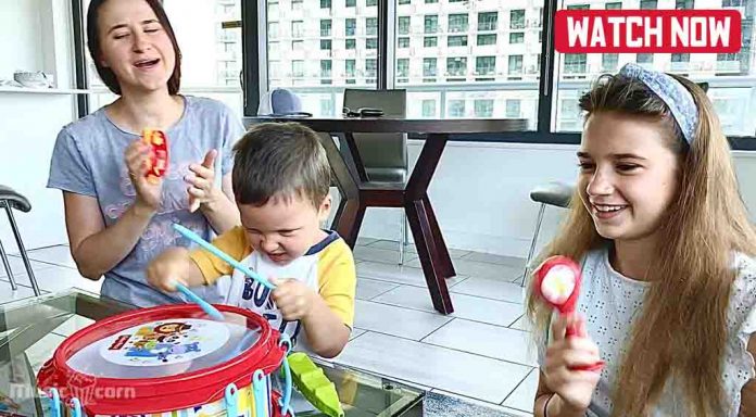 Karolina's Mom sings Twinkle Twinkle Little Star
