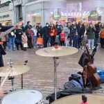 Covers by Allie Sherlock and The 3 Busketeers – Amazing crowd reactions Covers by Allie Sherlock and The3buskteers