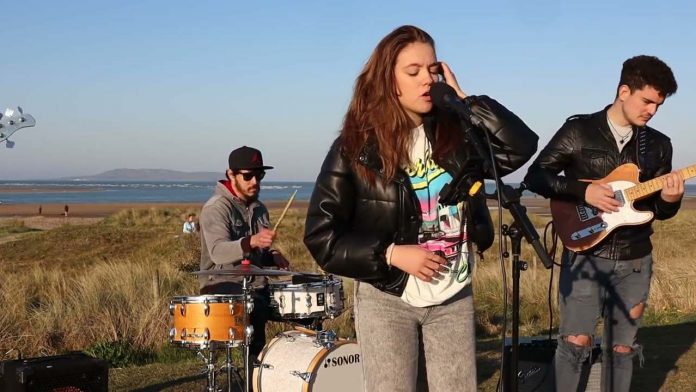 Bleeding Love cover by Allie Sherlock Bleeding Love cover by Allie Sherlock