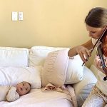 Baby’s reaction when Karolina Protsenko plays the violin Baby's reaction to Karolina's violin play