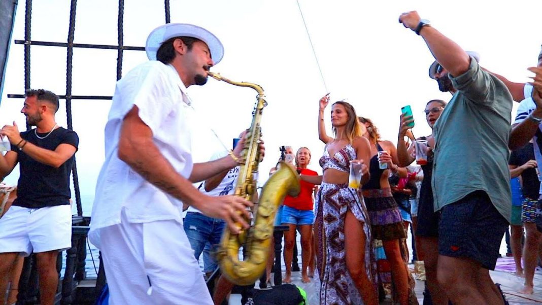 Infinity - Crazy Sax performance by Daniele Vitale Sax