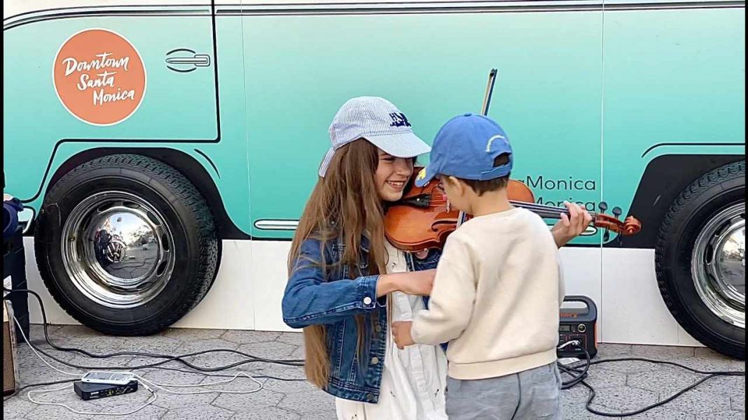 A boy kissed Karolina Protsenko