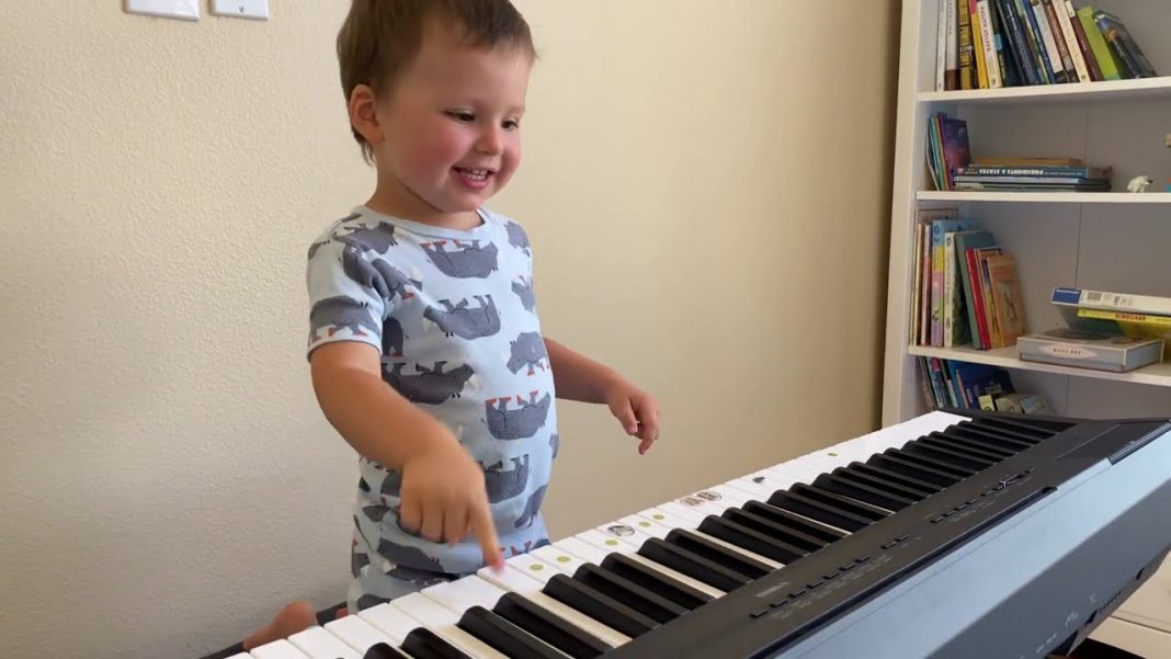 2 year old Leo is singing and playing piano