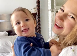 Baby brother Nicholas come to Karolina Protsenko for kisses – Vlog Baby brother Nicholas come to Karolina Protsenko