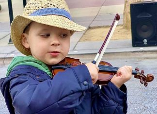LALISA Violin Cover – 3 year old violinist and Karolina Protsenko – Watch LALISA Violin Cover