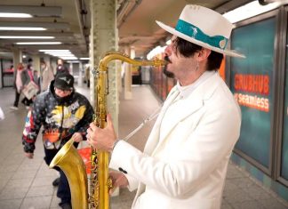 NYC SUBWAY – Daniele Vitale performs Beggin’ – Måneskin NYC SUBWAY - Daniele Vitale