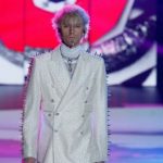 Dolce & Gabbana: Machine Gun Kelly wears a white DolceGabbana suit Machine Gun Kelly wears a white DolceGabbana suit