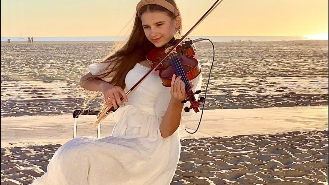 Incredible beach performance - Karolina Protsenko