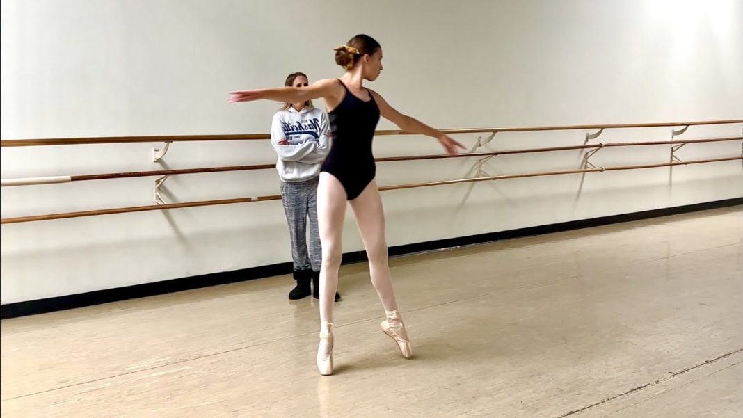 Ballet dancing lesson - Karolina Protsenko
