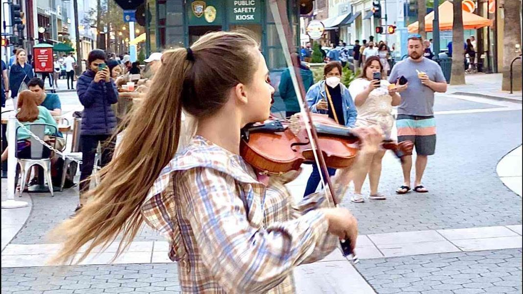Stunning violin performance - Karolina Protsenko