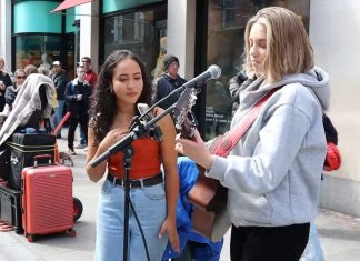 Valerie Cover – Allie Sherlock – Beautiful girl joins the performance Valerie Cover - Allie Sherlock