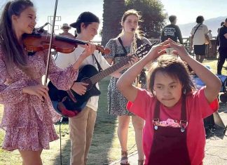 Cute girl with down syndrome joins Karolina Protsenko – Hallelujah Cute girl with down syndrome