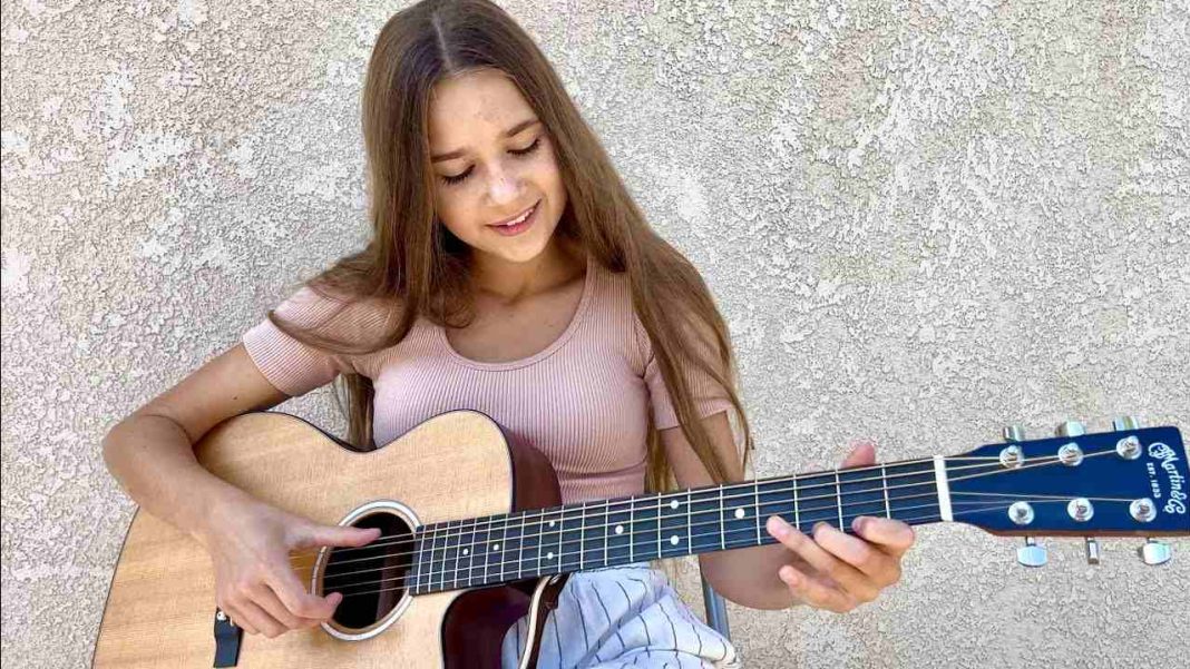 Feelings Guitar Cover - Karolina Protsenko