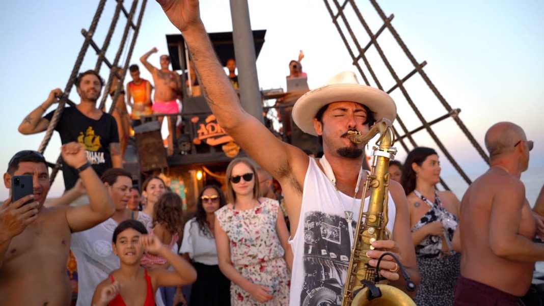 CRAZY SAX BOAT PARTY - Daniele Vitale