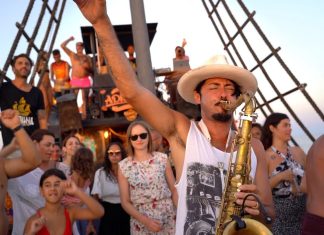 CRAZY SAX BOAT PARTY – Daniele Vitale – Freed From Desire CRAZY SAX BOAT PARTY - Daniele Vitale