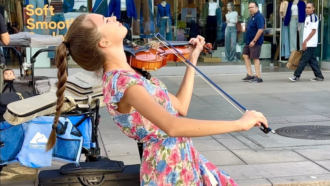 CUTE GIRL PLAYS LIKE A PRO - Karolina Protsenko