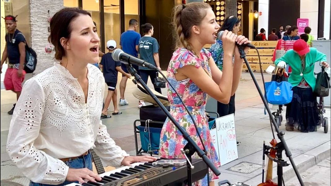 AMAZING Mom Daughter Duet - Karolina Protsenko