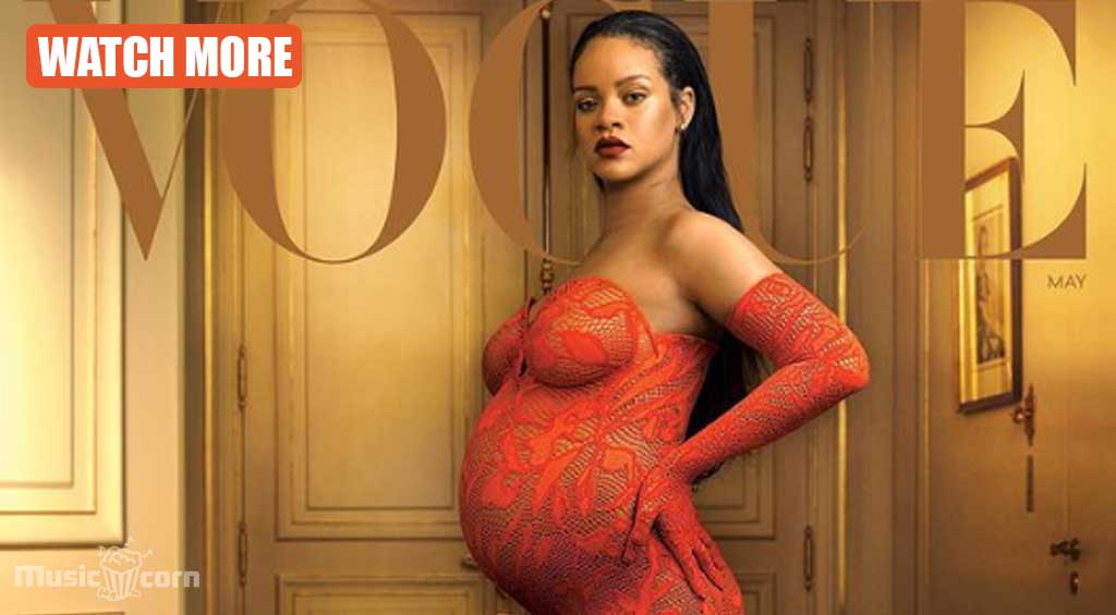 Rihanna shows off her baby bump