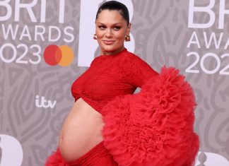 Jessie J Shows Off Baby Bump: Is she wearing underwear? Jessie J Shows Off Baby Bump