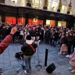 Crowd stops to listen – Allie Sherlock – Unchained Melody Crowd stops to listen - Allie Sherlock