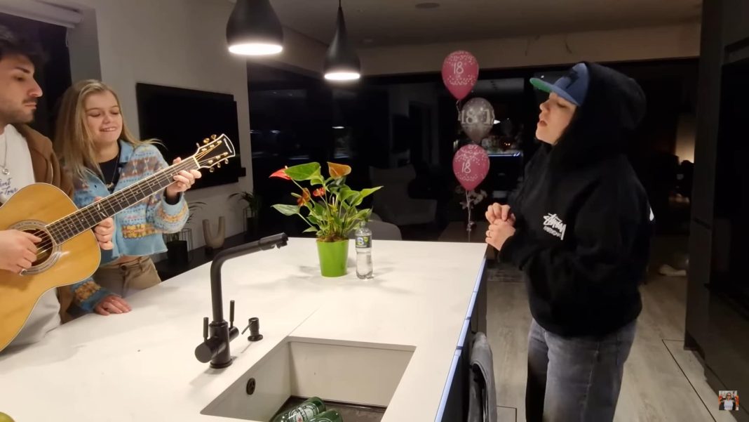 Flowers Acoustic Version - Allie Sherlock