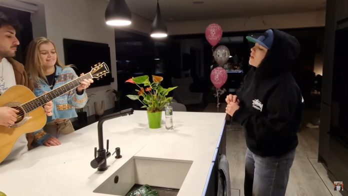 Flowers Acoustic Version - Allie Sherlock