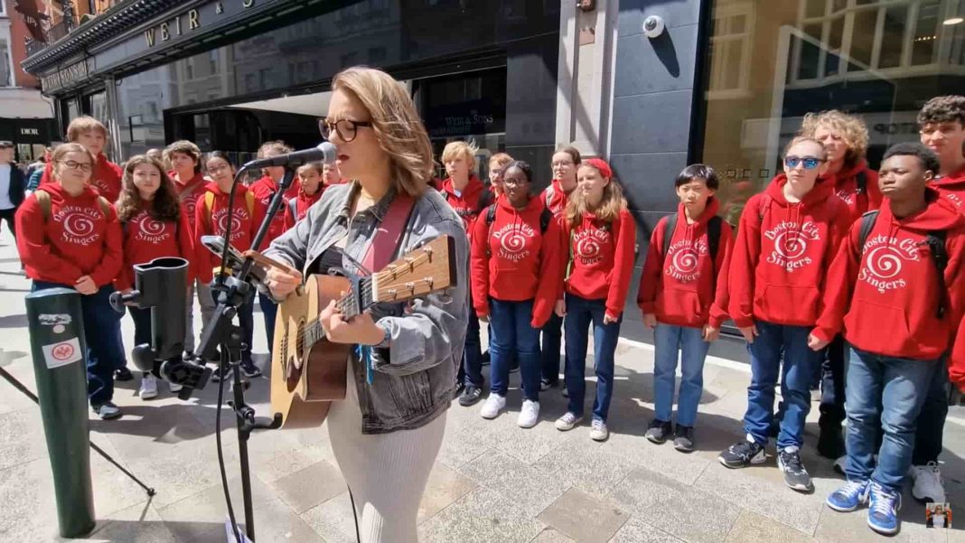 Choir surprise street performer - Allie Sherlock