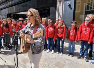 Choir surprise street performer – Allie Sherlock | Perfect Choir surprise street performer - Allie Sherlock