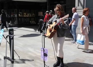 Unusual Flashmob Appeared – Allie Sherlock | Man In The Mirror Unusual Flashmob Appeared - Allie Sherlock