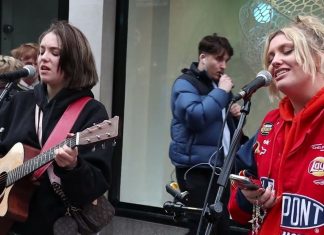 Allie Sherlock & Ella Henderson – REACT – Street Performance Allie Sherlock & Ella Henderson