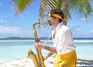 Lambada Performance – Daniele Vitale in Maldives Lambada Performance - Daniele Vitale