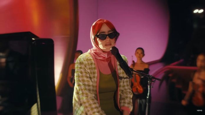 Billie Eilish advertises new album on billboards Billie Eilish advertises new album on billboards