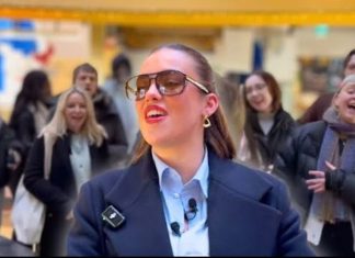 Street Busk Into Concert – Falling by Allie Sherlock Street Busk Into Concert - Falling by Allie Sherlock