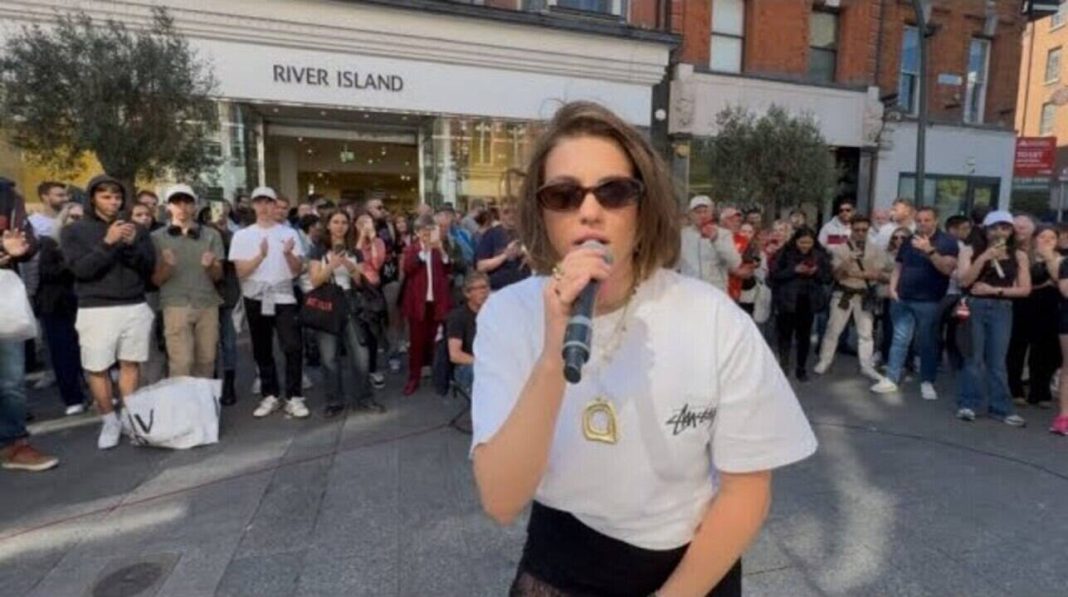 Street Performer Stuns crowd - 'Lose Yourself' by Allie Sherlock