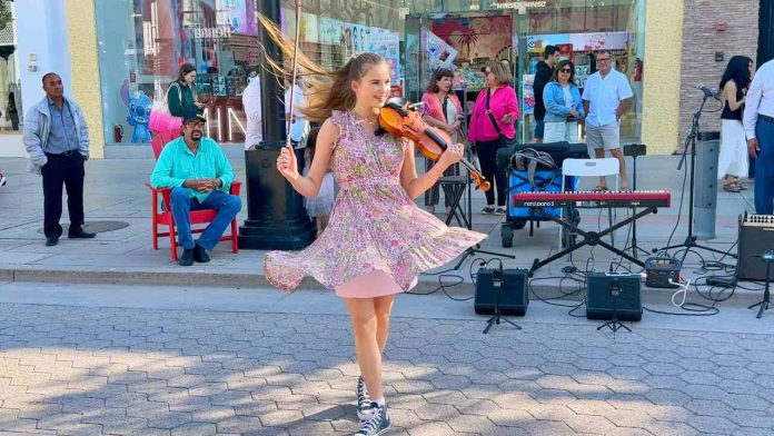 Glue Song - Karolina Protsenko Violin - The crowd was shocked